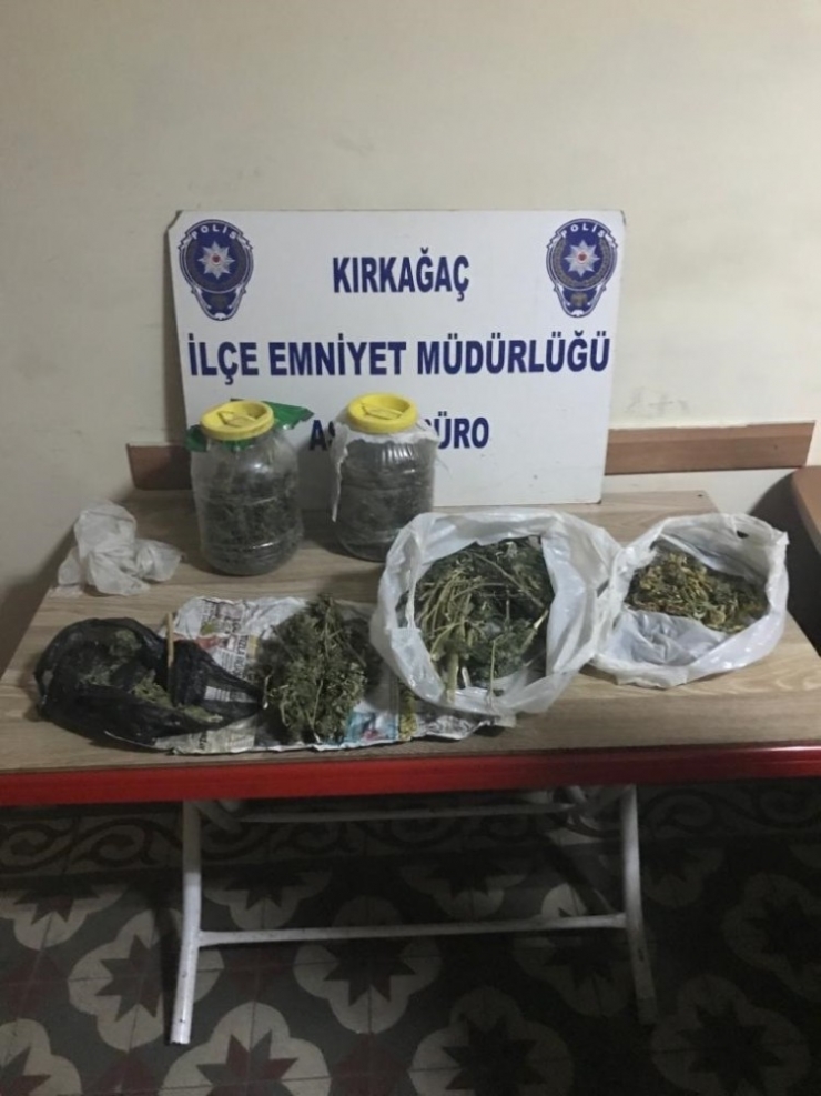 4 Kilo Esrarla Yakalandılar
