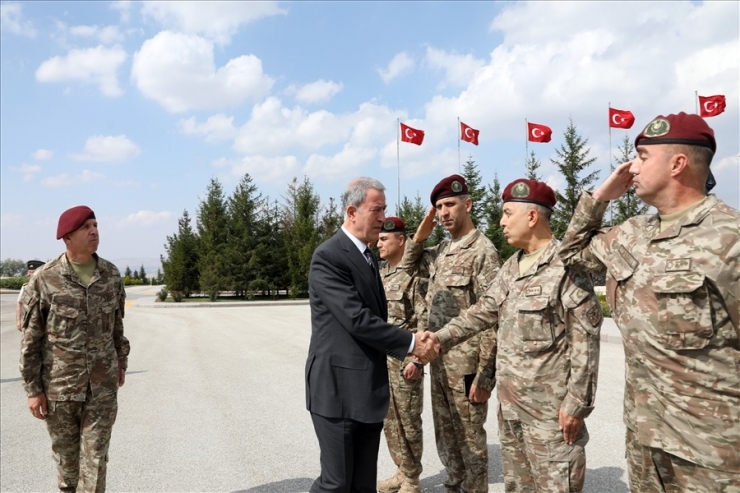 Bakan Akar, Özel Kuvvetler Komutanlığını Ziyaret Etti