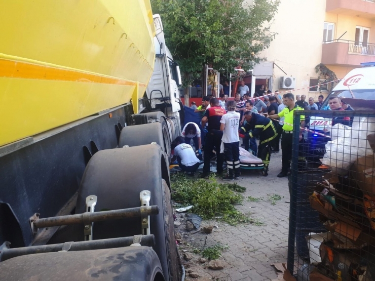 Milas’ta Kontrolden Çıkan Tır Etrafı Savaş Alanına Çevirdi: 1 Ölü