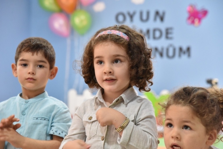 Çocuklar Hem Öğreniyor Hem De Eğleniyorlar