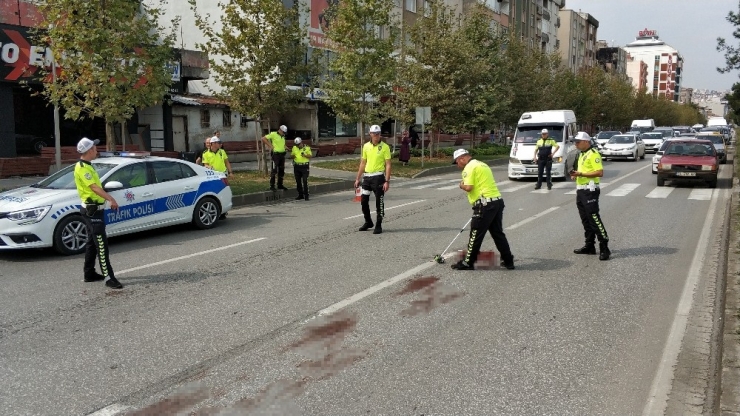 Yolun Karşısına Geçmek İsteyen İki Kardeş Ölümden Döndü