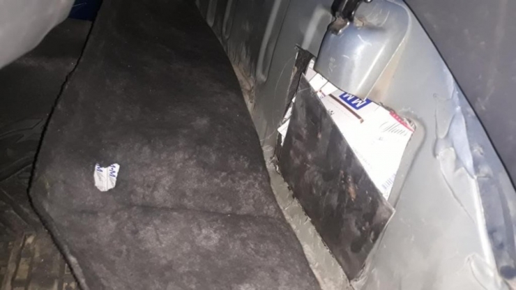 Siirt’te Aracın Farklı Bölümlerine Zulalanmış Kaçak Sigara Ele Geçirildi