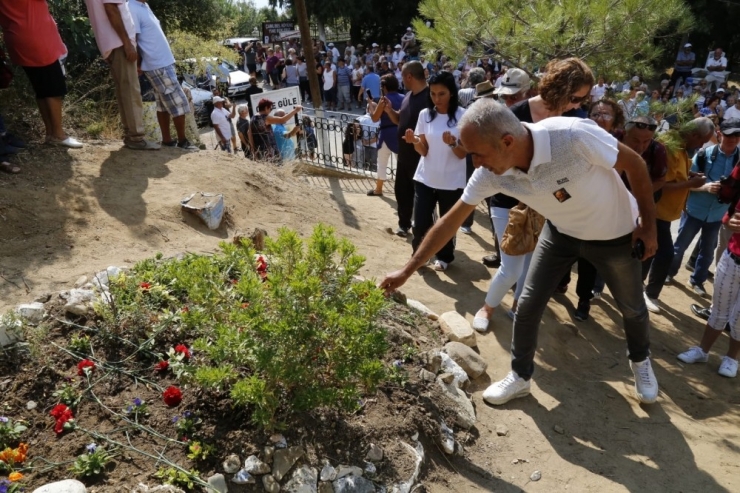 Tuncel Kurtiz Mezarı Başında Anıldı