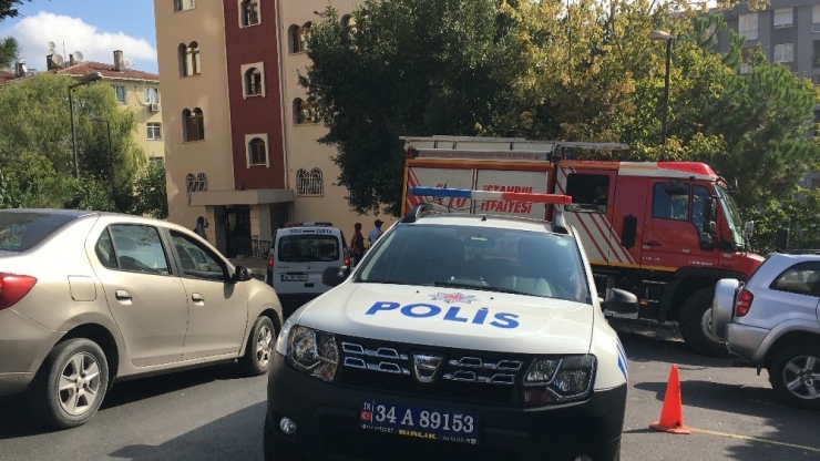 Şişli’de 5 Katlı Binanın Balkonu Artçı Depremle Yıkıldı