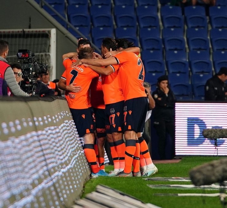 Süper Lig: Medipol Başakşehir: 2 - Çaykur Rizespor: 0 (İlk Yarı)
