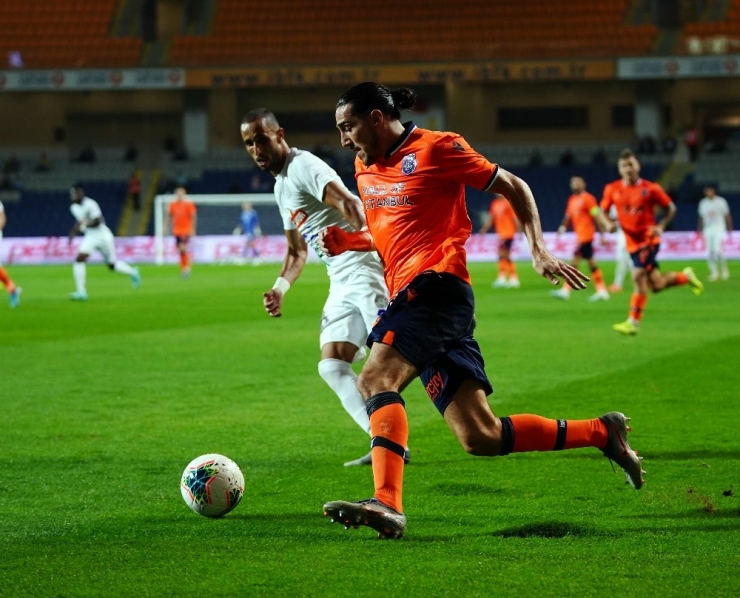 Süper Lig: Medipol Başakşehir: 5 - Çaykur Rizespor: 0 (Maç Sonucu)