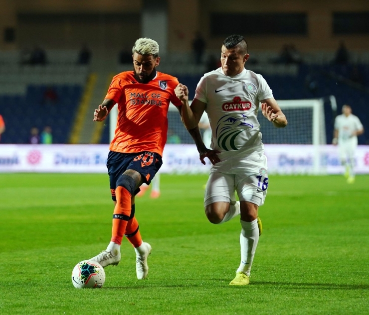 Süper Lig: Medipol Başakşehir: 5 - Çaykur Rizespor: 0 (Maç Sonucu)