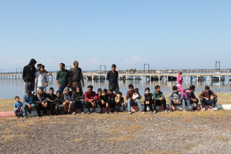 Ayvalık’ta Jandarma 92 Göçmen Yakaladı