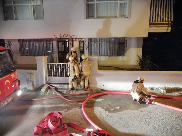 Maltepe’de Çatı Yangını Korkuttu