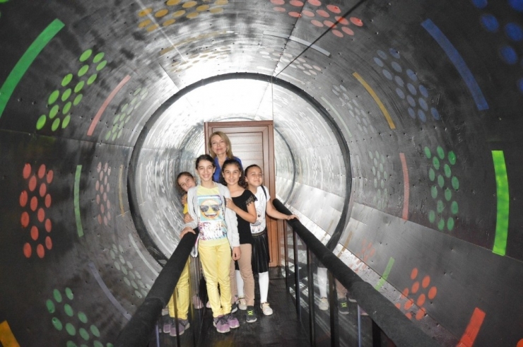 Planetaryum Binlerce Öğrenciyi Ağırladı