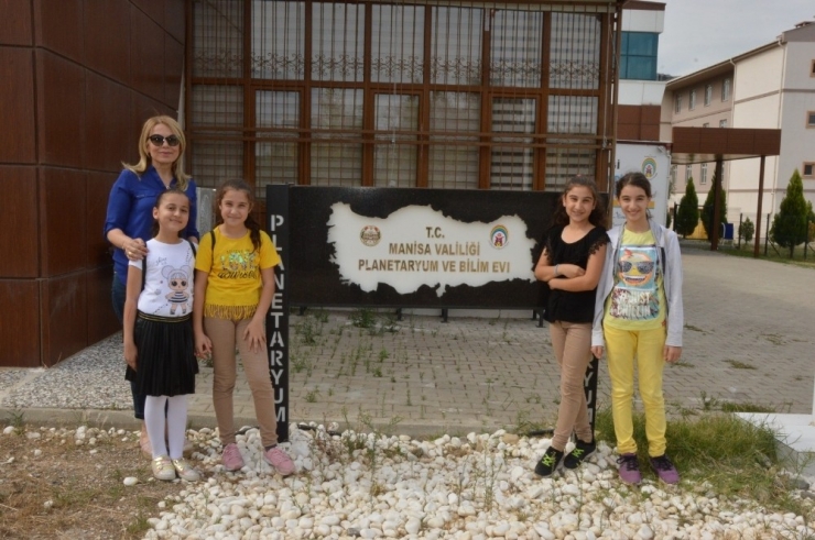 Planetaryum Binlerce Öğrenciyi Ağırladı