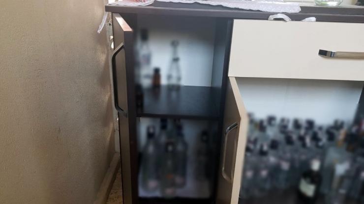 Adana’da Kaçak Sigara Ve İçki Operasyonu