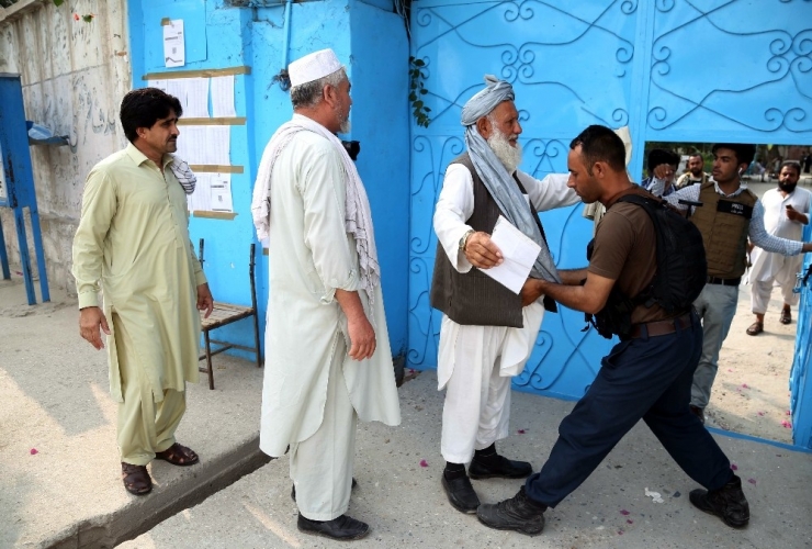 Afganistan’da Halk Sandık Başında