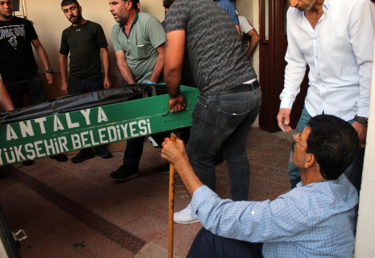 Kayıp Genç Üç Gün Sonra Evin Çatısında Ölü Olarak Bulundu