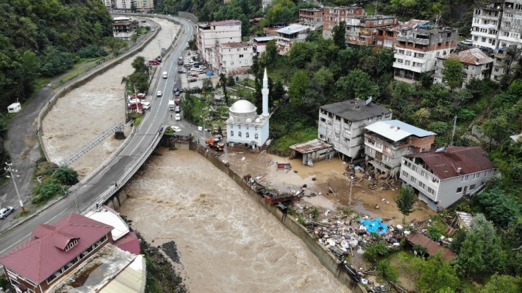 Artvin’in Borçka İlçesindeki Sel Bölgesi Havadan Görüntülendi