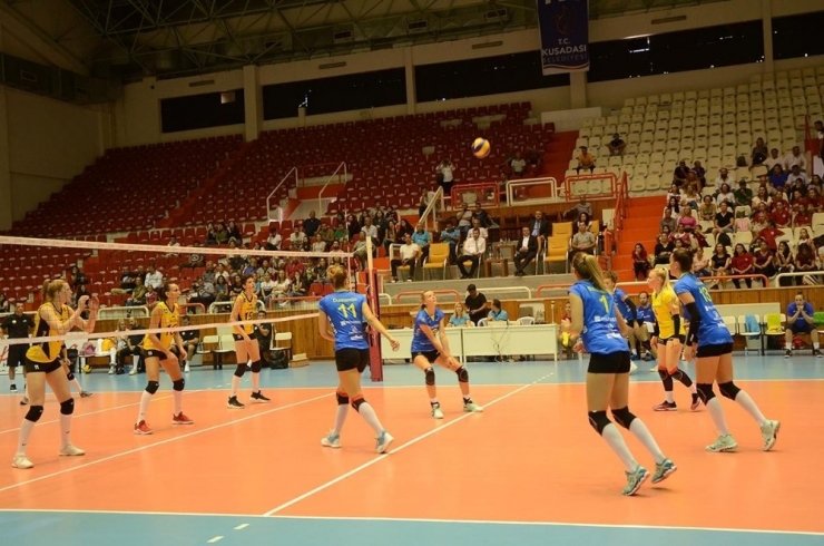 Uluslararası Kuşadası Voleybol Dostluk Turnuvası Başladı