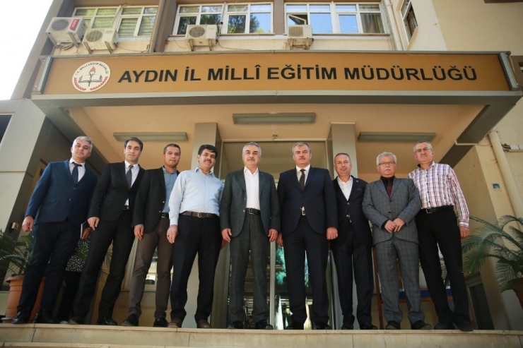 Aydın’da Okullar İçin 30 Ton Boya Bağışı