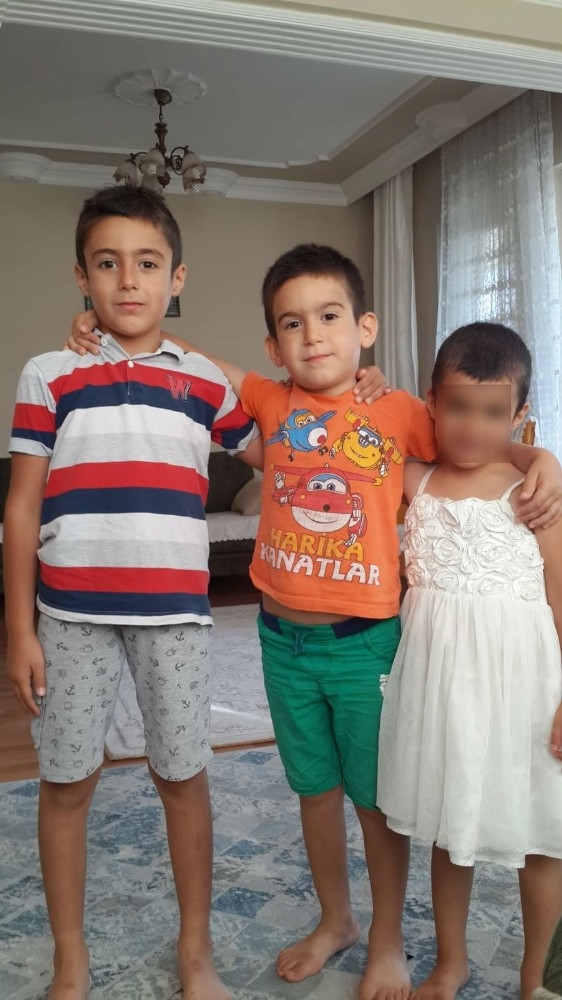 Polis Her Yerde Kayıp Kardeşleri Arıyor