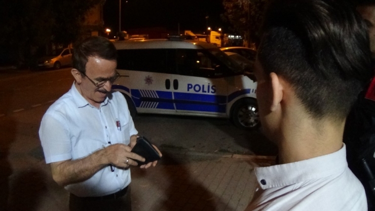 Suriyeli Genci Alnından Öptü