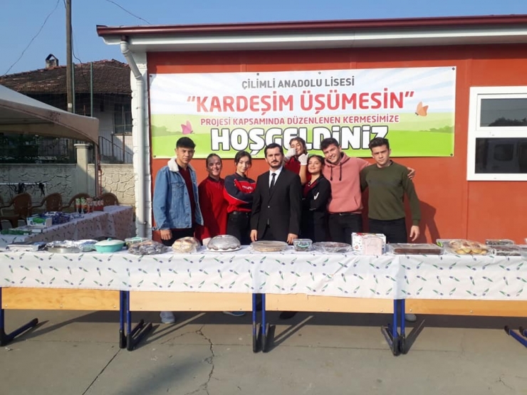 Lise Öğrencilerinden Kardeşim Üşümesin Etkinliği