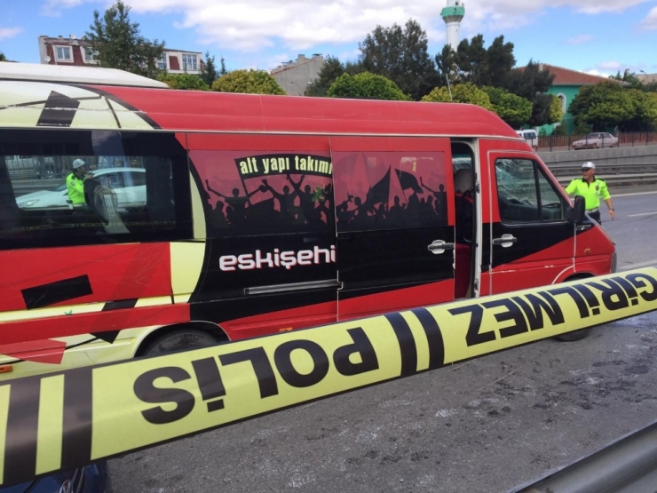 Eskişehirspor U12 Oyuncularını Taşıyan Minibüs Kaza Yaptı