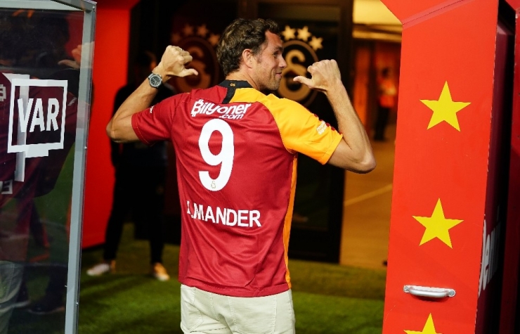 Johan Elmander Derbiyi Tribünden İzledi