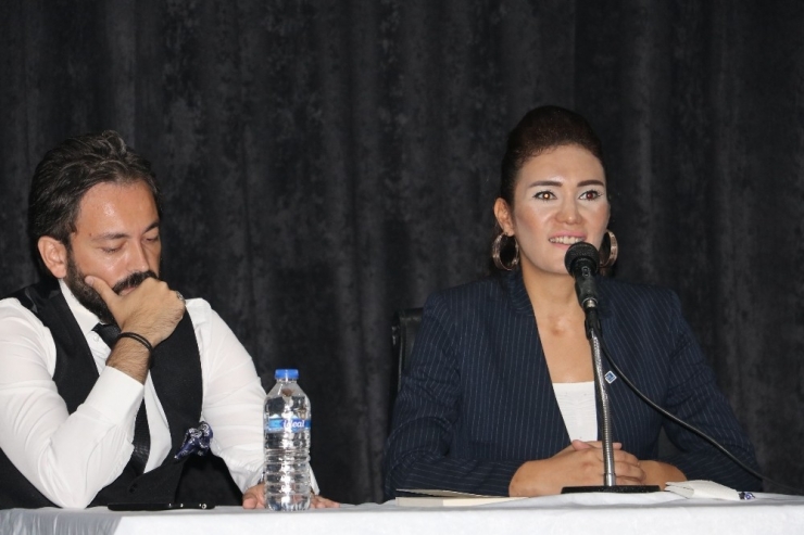 Genç Yazar İlk Kitabını Tanıttı