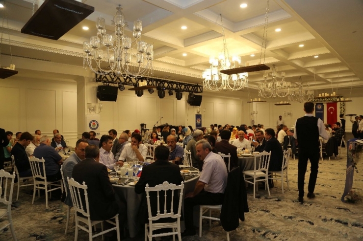 Acar; "Devletten Alacaklıyız Ama Millete De Borcumuz Var"