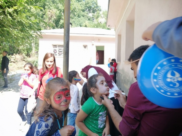 Gençlik Merkezinin Gönüllü Gençlerden Örnek Davranış