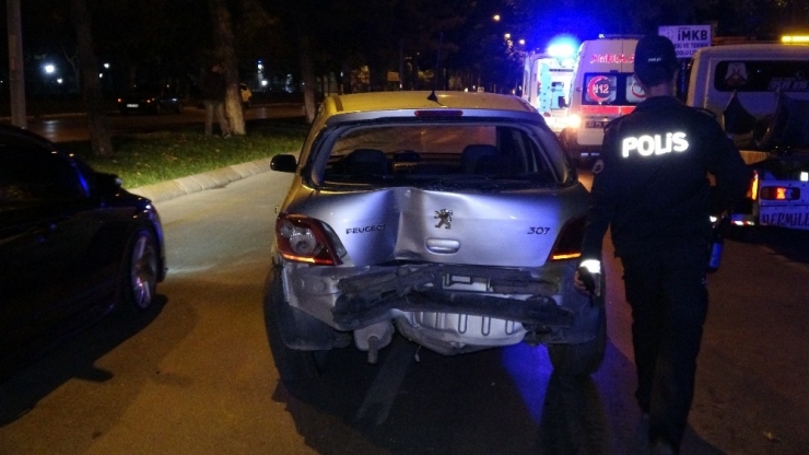 Makas Atan Sürücü Zincirleme Kazaya Sebep Oldu: 3 Yaralı