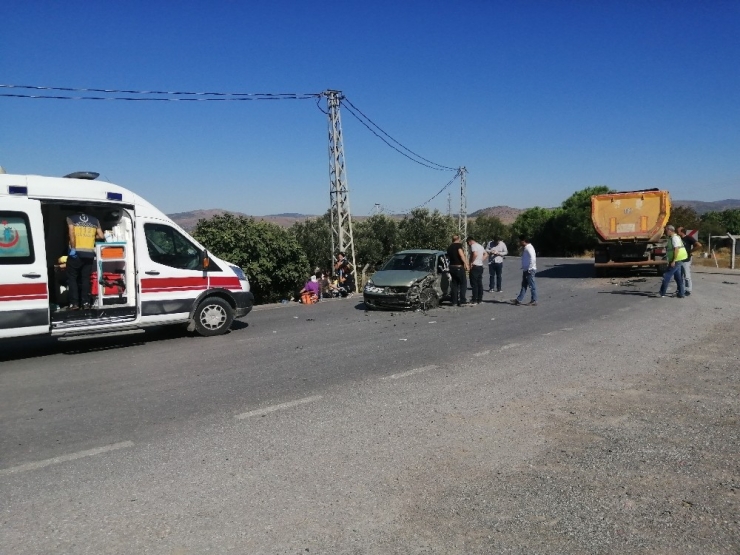 İzmir’de Ortalığı Savaş Alanına Çeviren Kaza: 7 Yaralı