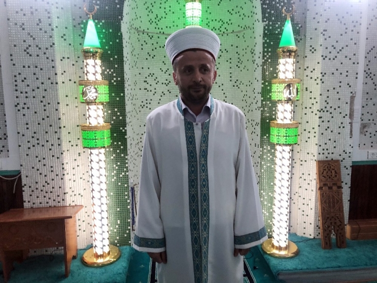 Sırtında Çuvalla Geldi Caminin Ses Sistemini Çaldı