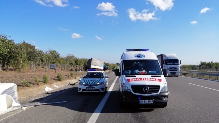 Tel Yüklü Tır Park Halindeki Kamyona Çarptı: 1 Yaralı