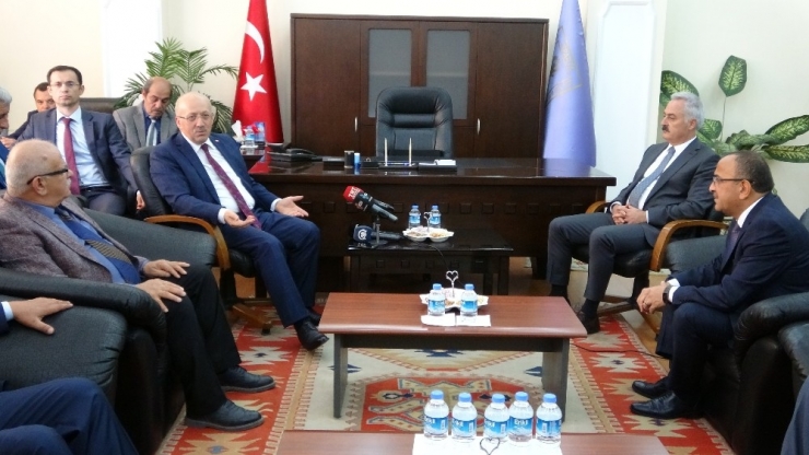 Ticaret Bakan Yardımcısı Uçarmak: “Beklentimiz, Yılsonuna Doğru, Bu Duraklamanın Artı Büyümeye Doğru Geçeceği Yönünde”