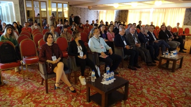 Prof. Dr. Kaya: "Radyolojik Tetkikler Kontrolsüzce Fazla Kullanılıyor"