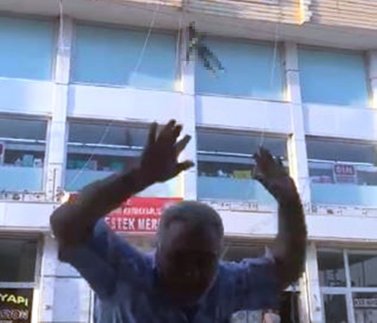 6’ncı Kattan Atlayan Genç Kız Yaşam Mücadelesini Kaybetti