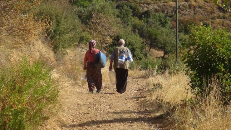 40 Yıldır İçecekleri Suyu Evlerine Bidonlarda Taşıyorlar