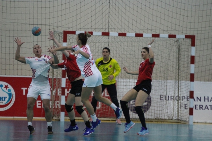 2020 Kadınlar Avrupa Hentbol Şampiyonası: Türkiye: 21 - Hırvatistan: 30
