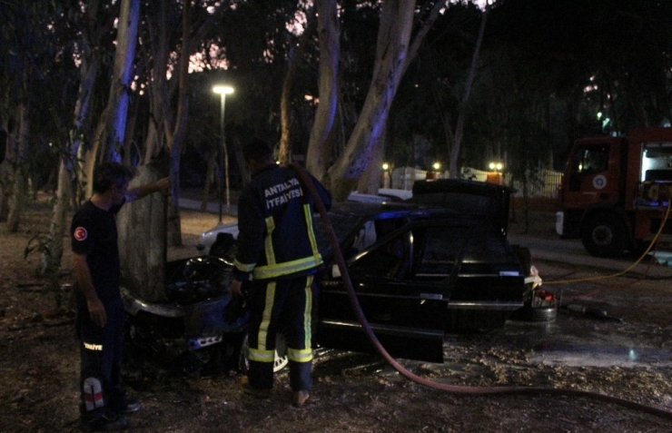 Bir Gün Önce Aldığı Otomobil Cayır Cayır Yandı