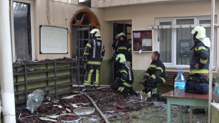 49 Yıllık Muratdede Camisi Alev Alev Yandı