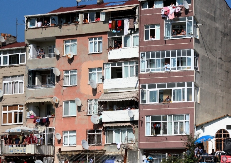 Karagümrük - Akhisarspor Maçını Balkondan İzlediler