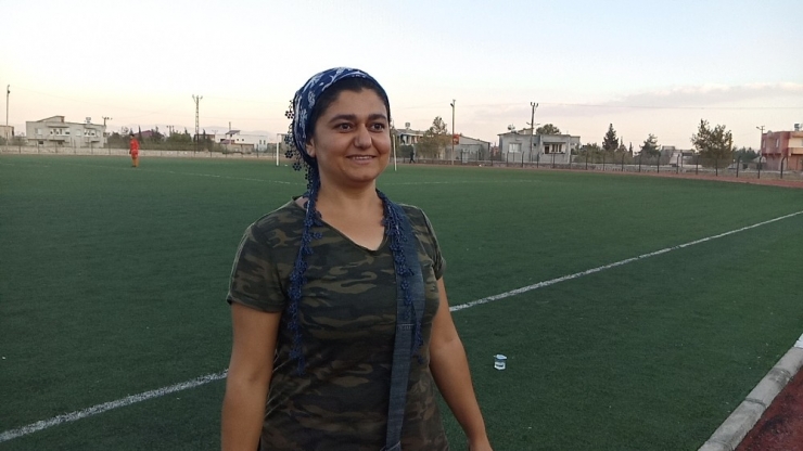 Hem Anne, Hem Muhtar Hem De Teknik Direktör