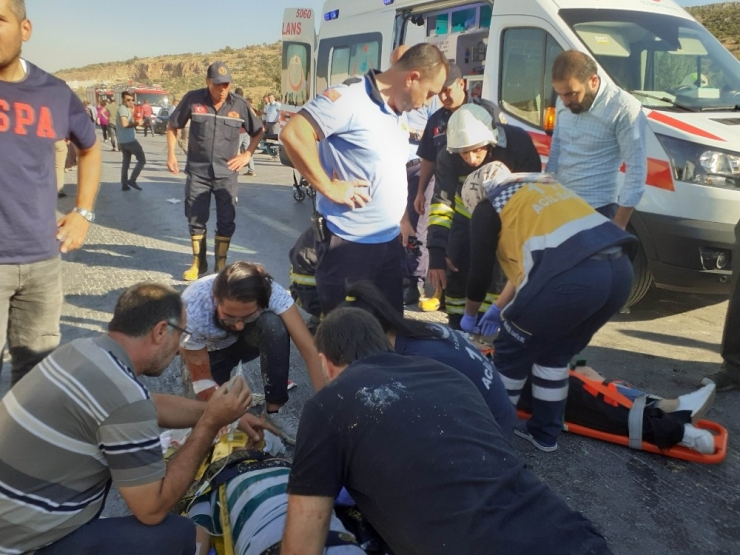 Nişan Yolunda Feci Kaza: 7 Yaralı