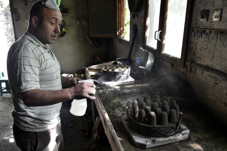 Evlerdeki Eski Musluk Ve Bataryalar Zile Dönüşüyor