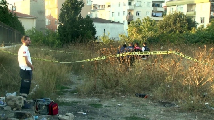 Okulun Bahçesinde Oyun Oynayan Çocuklar, Ceset Buldu