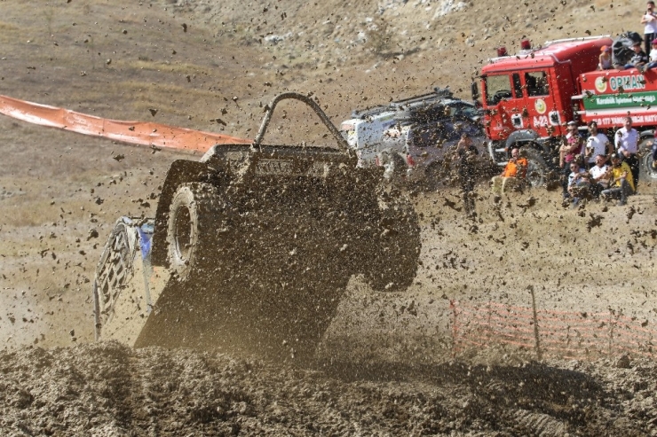 Tozu Dumana Kattılar