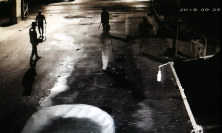 Kasklı Hırsız Vatandaşların Elinden Kaçtı