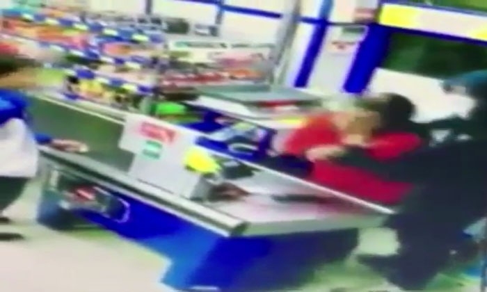 Küçükçekmece’de Bıçaklı Market Soygunu