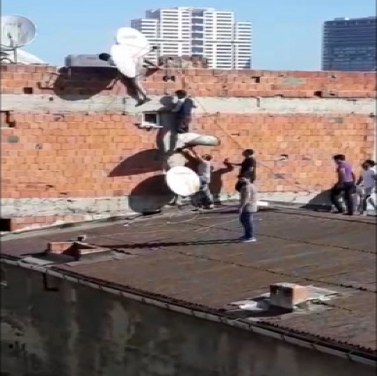 Polis Baskınından Kaçan Mülteciler Kamerada