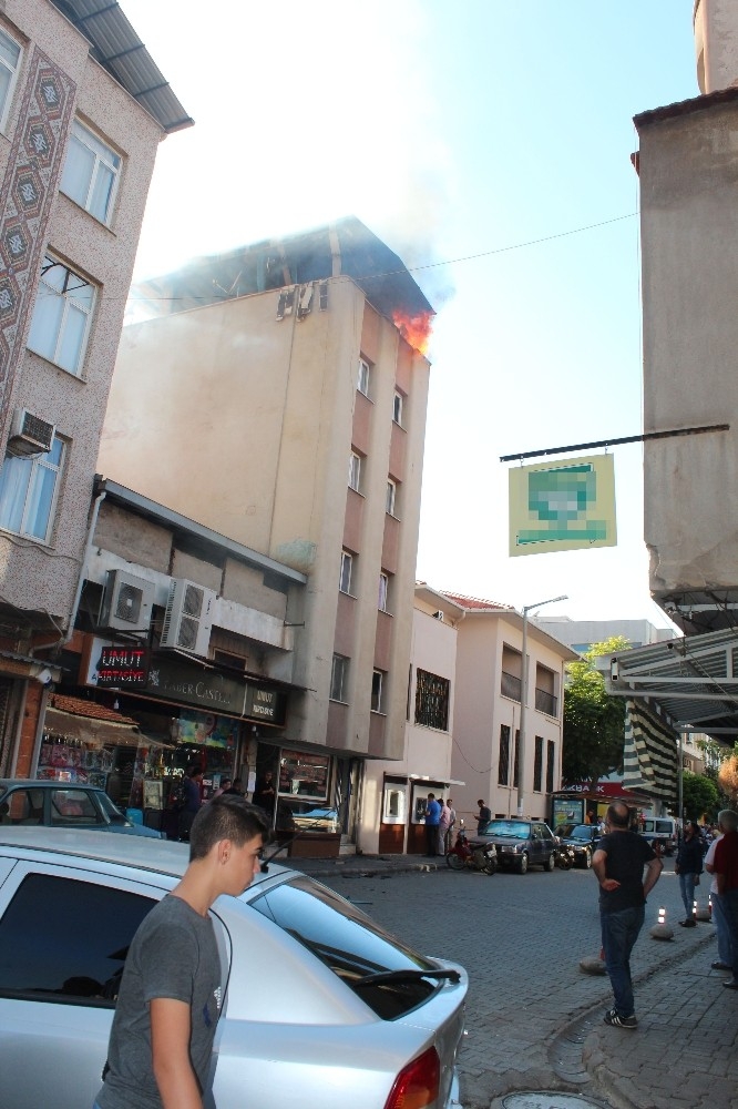 Manisa’da Korkutan Yangın